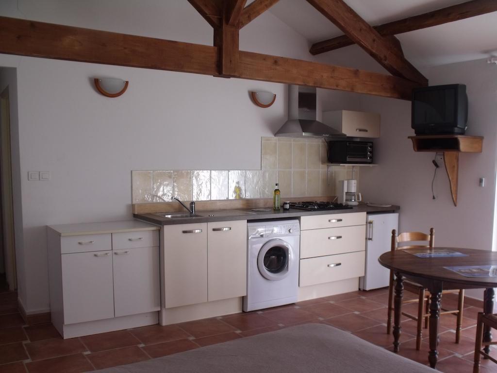 Domaine De La Marseillaise Apartment La Crau Room photo
